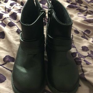 Gap kids black boots size Toddler 8